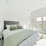 Amazing 2 Bed Wimbledon Flat