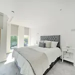 Amazing 2 Bed Wimbledon Flat